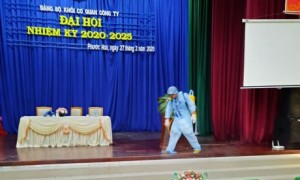 Phun thuốc khử trùng tại Hội trường Công ty