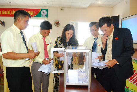 Kiểm phiếu bầu Ban chấp hành