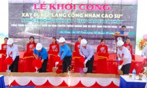 Thực hiện nghi lễ khởi công "Lang công nhân cao su"