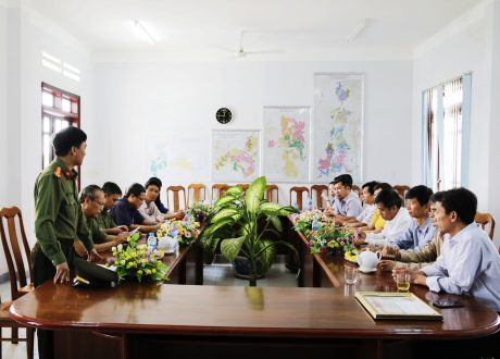 Quang cảnh buổi làm việc.