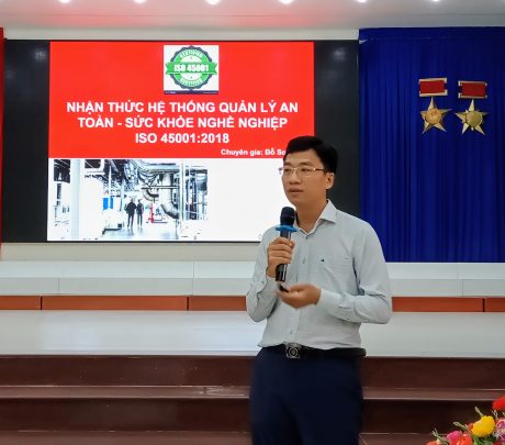 Chuyên gia Đỗ Sơn Bình, Công ty TNHH QMS Việt Nam đứng lớp giảng bài