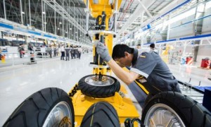 Lắp ráp xe tại nhà máy của VIFAST
