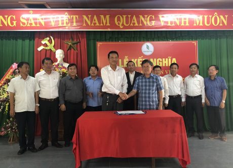 Lãnh đạo 2 đơn vị ký kết biên bản cam kết thực hiện thỏa thuận chung